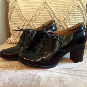 Womens size 10, dark brown Clark’s!